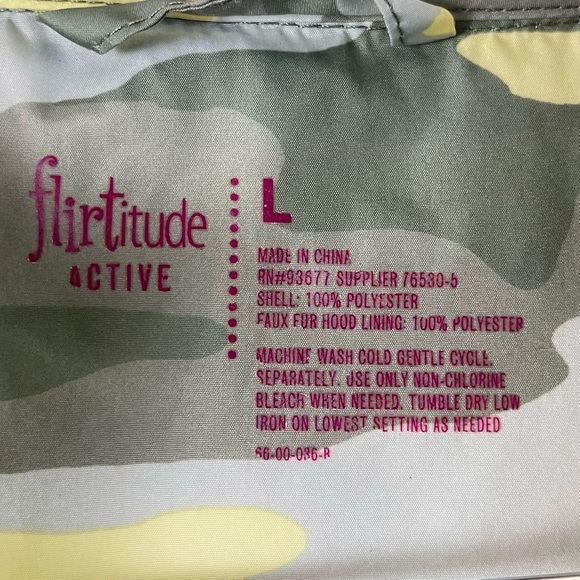 Flirtitude Large Lightweight Camo Windbreaker Pullover Sherpa Hood Outdoor - Picture 8 of 9